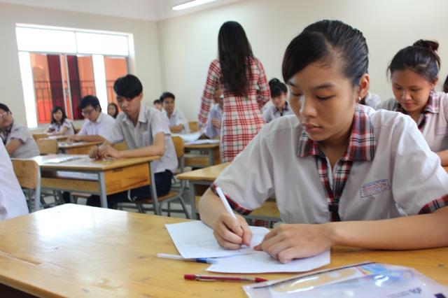 TP HCM: Thí sinh bất ngờ với đề thi môn Văn ảnh 1